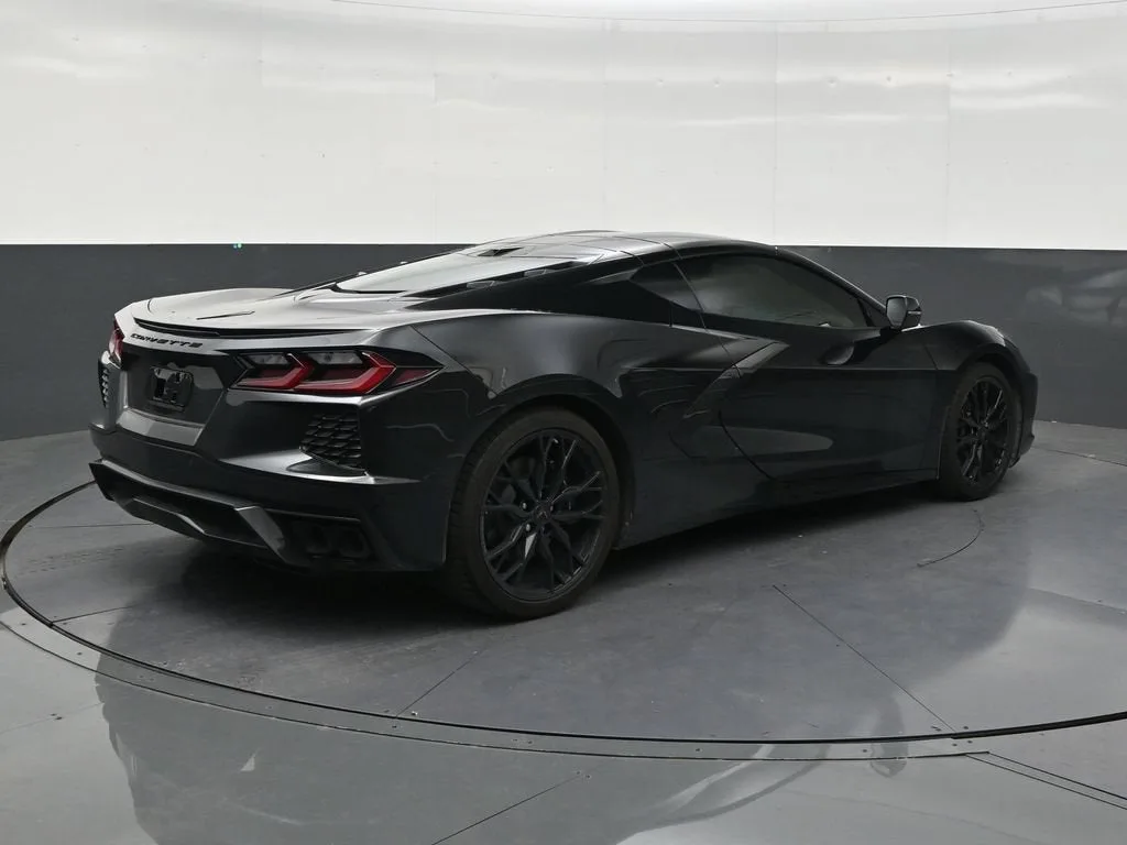 2025 Chevrolet Corvette Stingray 2LT photo 5