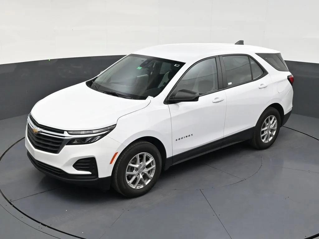 2024 Chevrolet Equinox LS photo 12