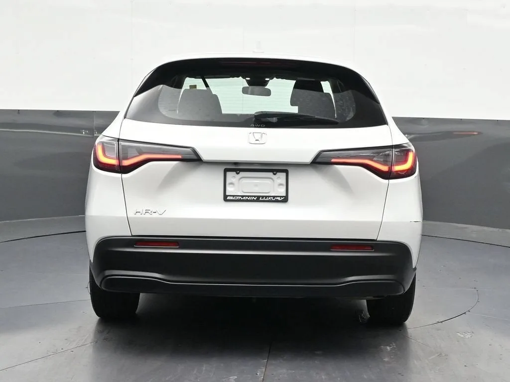 2023 Honda HR-V LX photo 4