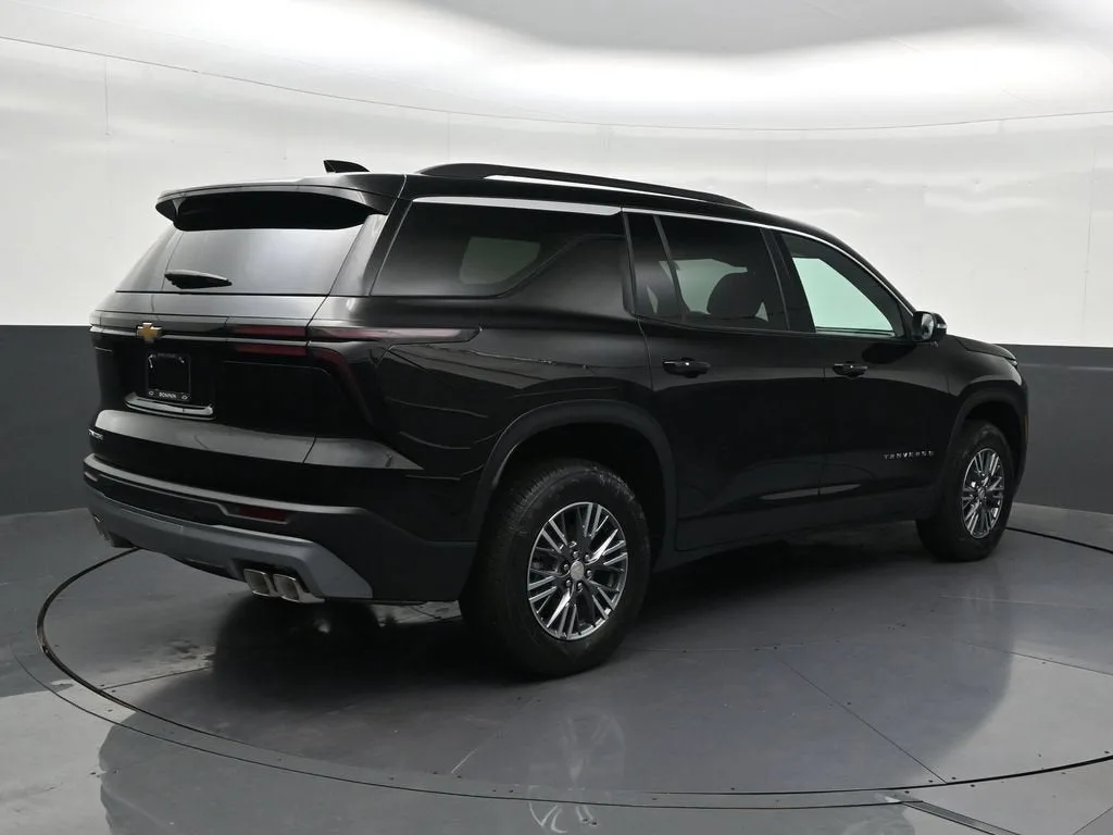 2026 Chevrolet Traverse LT photo 5