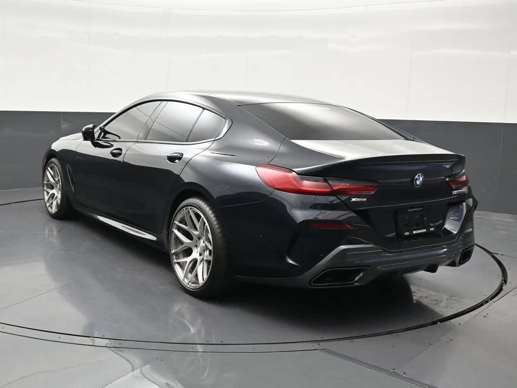 2025 BMW 8 Series M850i photo 3