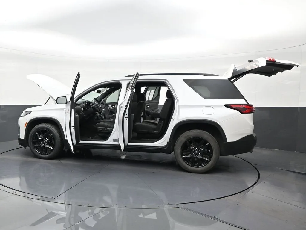 2022 Chevrolet Traverse LT Cloth photo 30