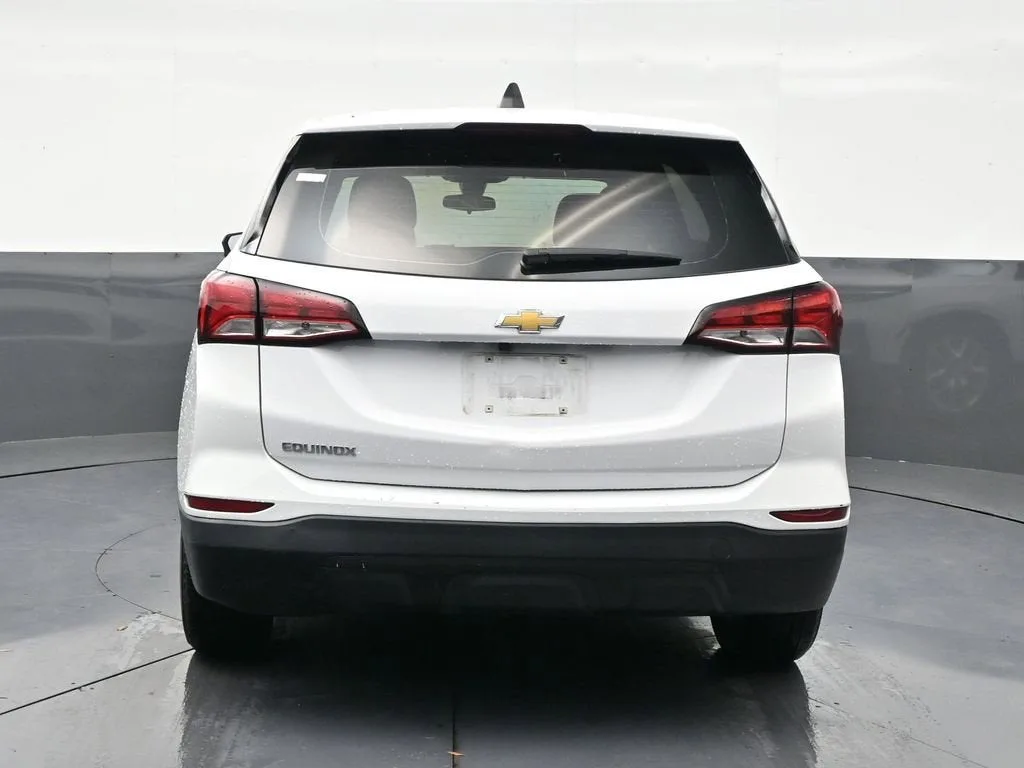 2023 Chevrolet Equinox LS photo 4