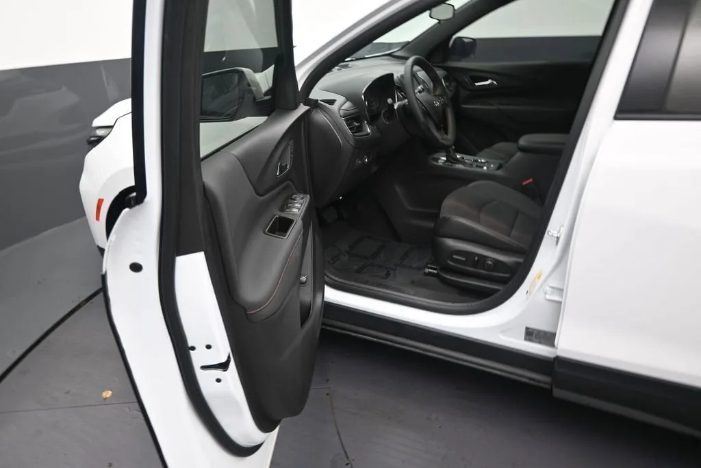 2024 Chevrolet Equinox RS photo 11
