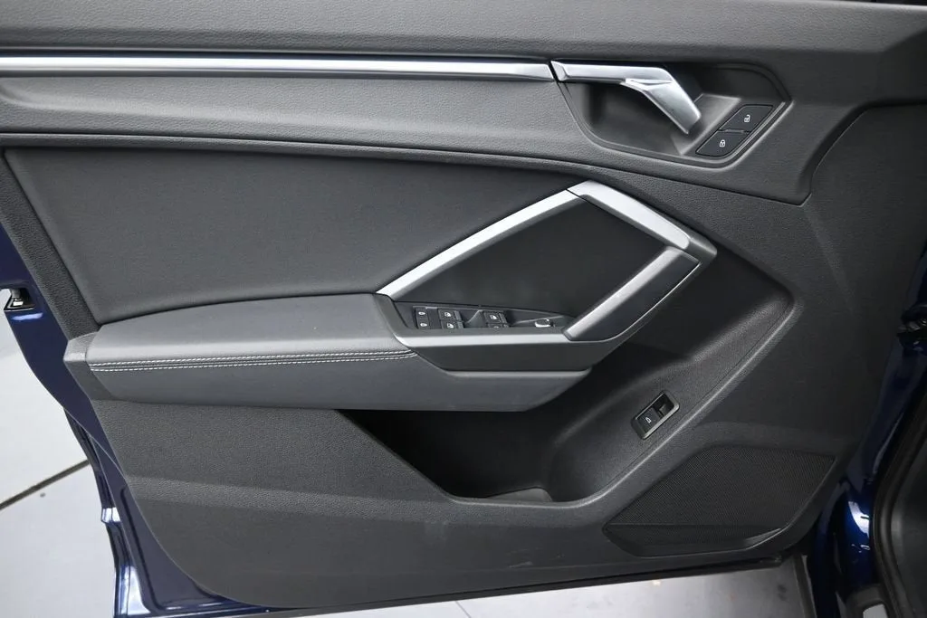 2021 Audi Q3 Premium 45 TFSI S line quattro Tiptronic photo 11