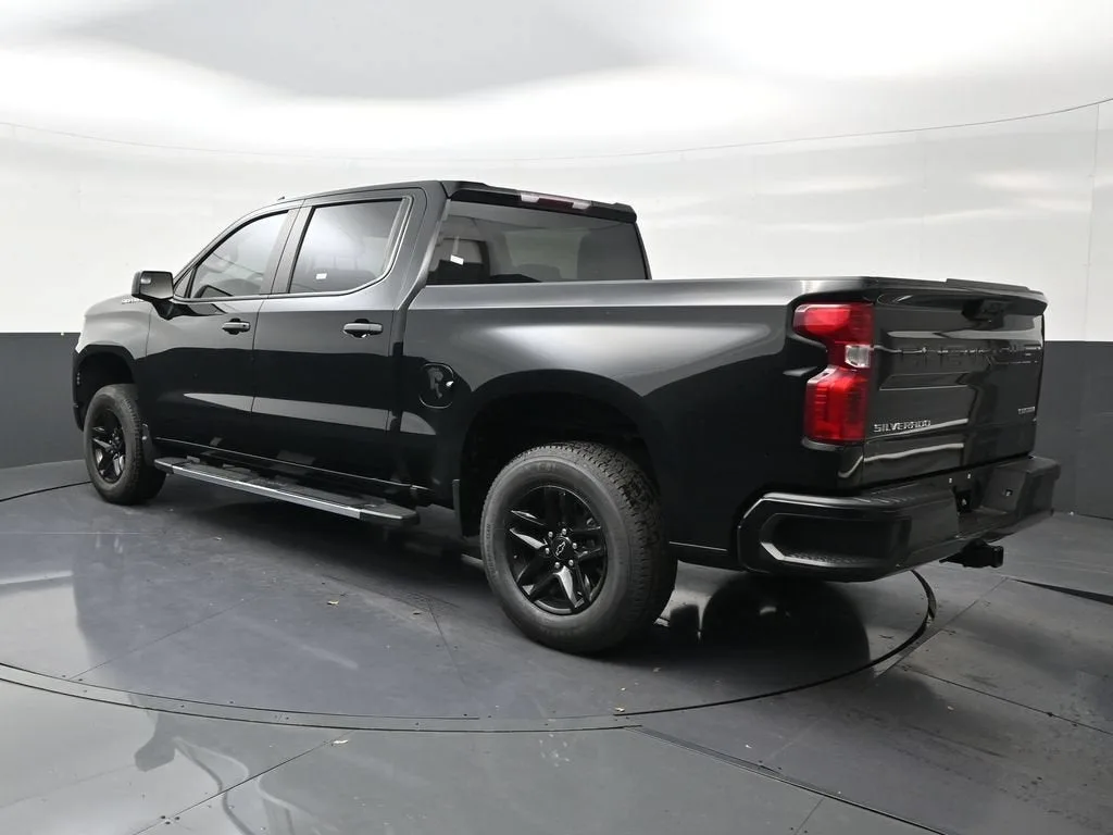 2024 Chevrolet Silverado 1500 Custom photo 3