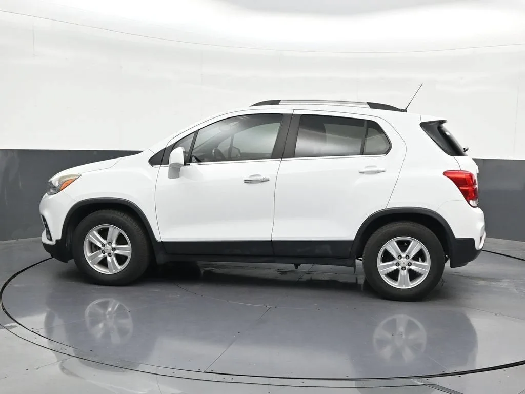 2020 Chevrolet Trax LT photo 2