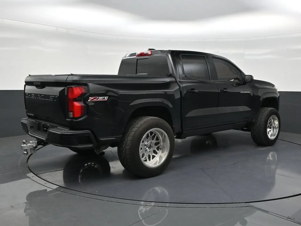 2025 Chevrolet Colorado Z71 photo 5