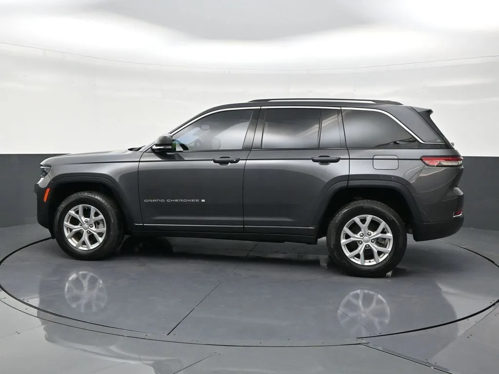 2023 Jeep Grand Cherokee Limited 4x2 photo 2