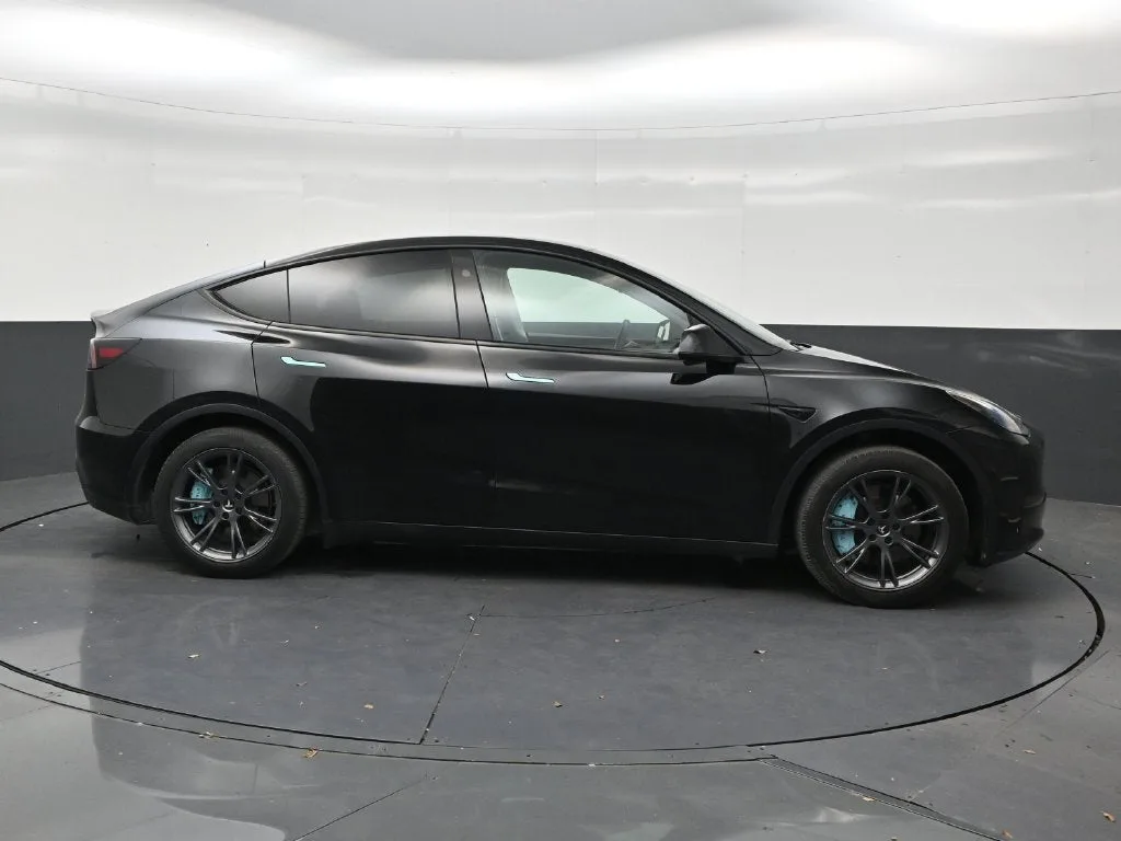 2024 Tesla Model Y LONG RANGE photo 6