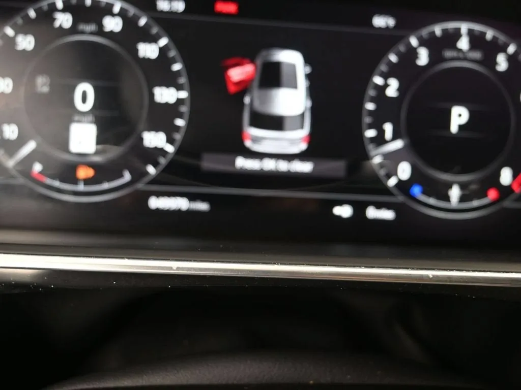 2020 Land Rover Range Rover HSE photo 12