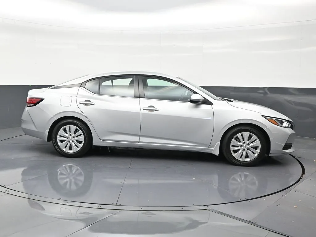 2023 Nissan Sentra S Xtronic CVT photo 6
