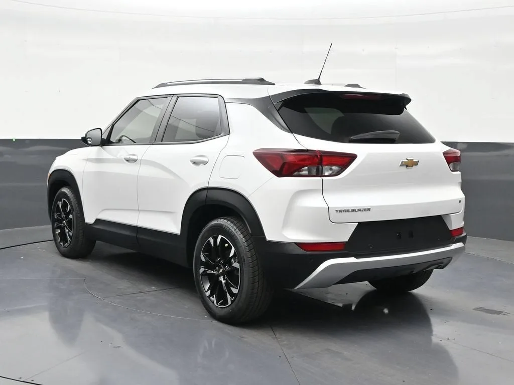 2021 Chevrolet Trailblazer LT photo 3