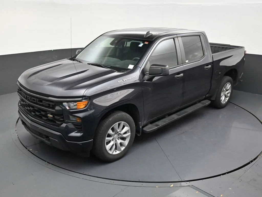 2023 Chevrolet Silverado 1500 Custom photo 12