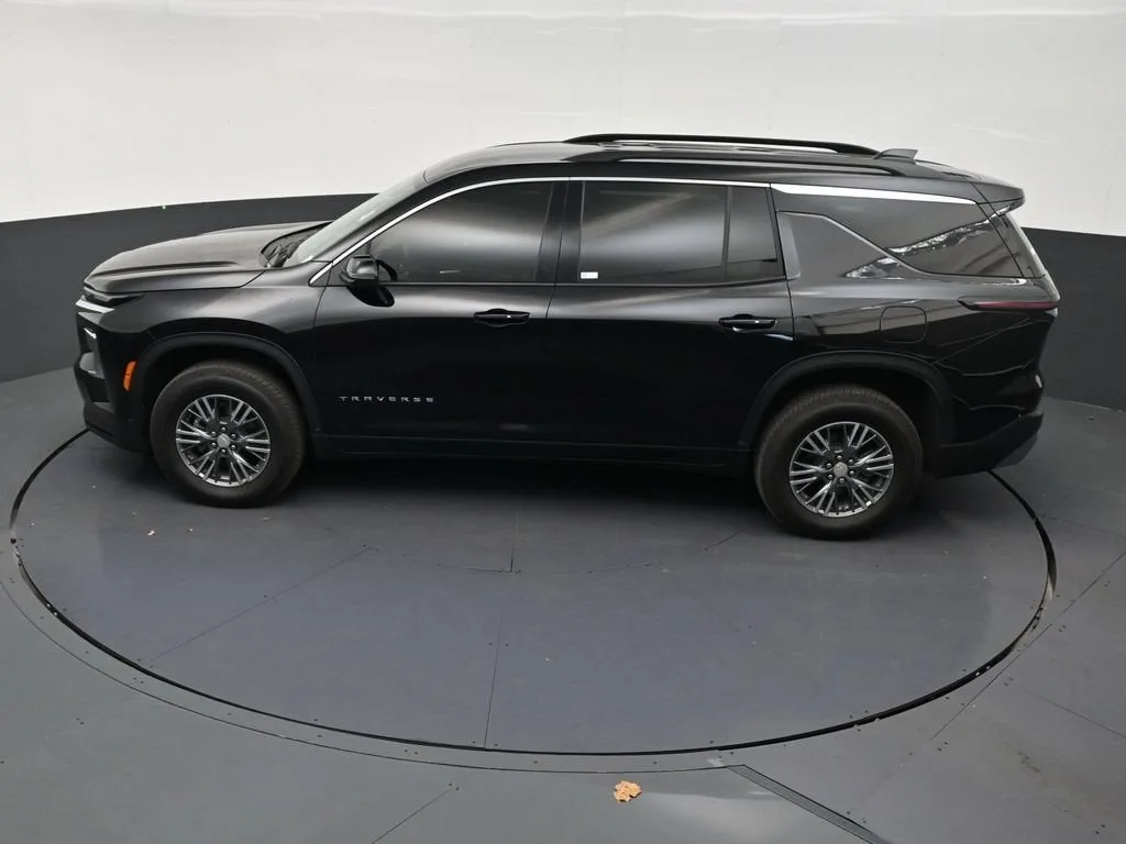 2025 Chevrolet Traverse LT photo 12