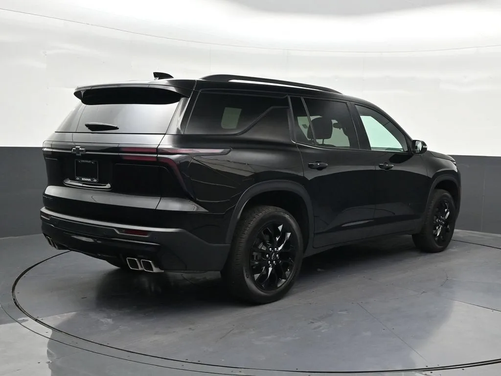 2025 Chevrolet Traverse LT photo 5