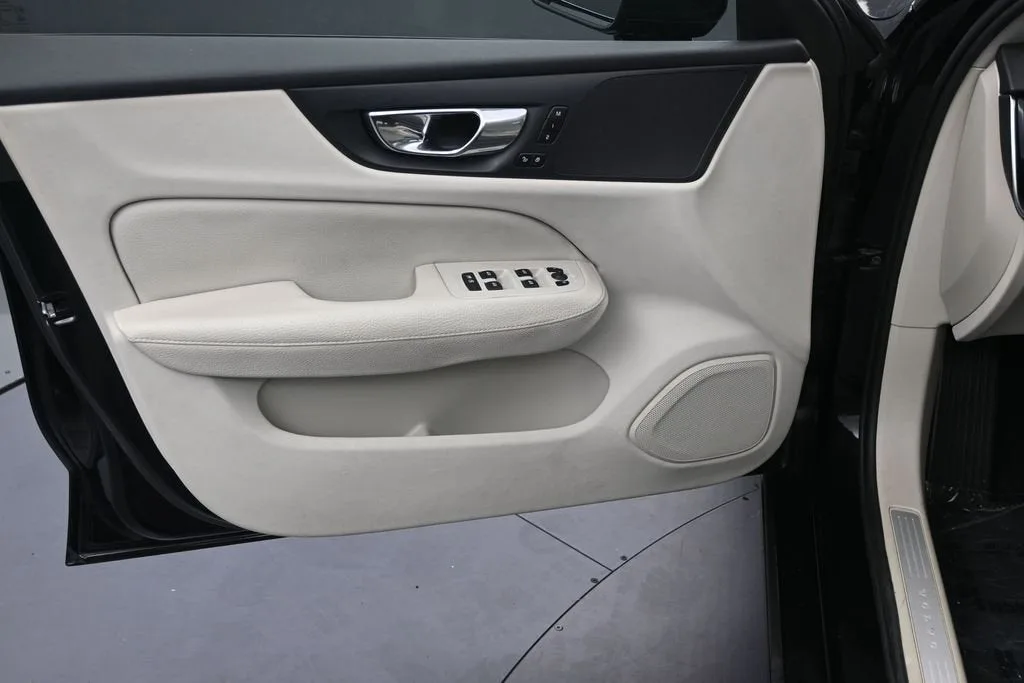 2019 Volvo S60 T5 Momentum photo 11