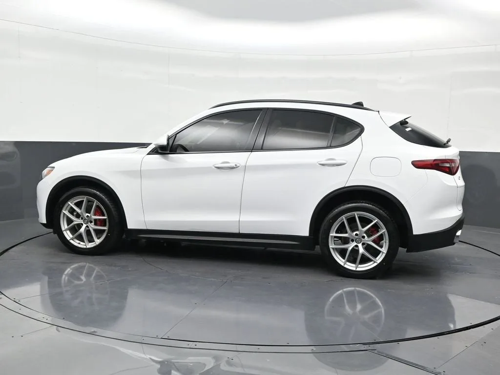 2019 Alfa Romeo Stelvio Ti Sport AWD photo 2