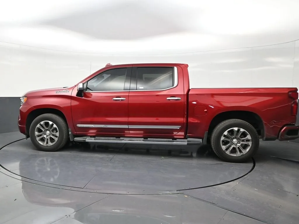 2024 Chevrolet Silverado 1500 High Country photo 2