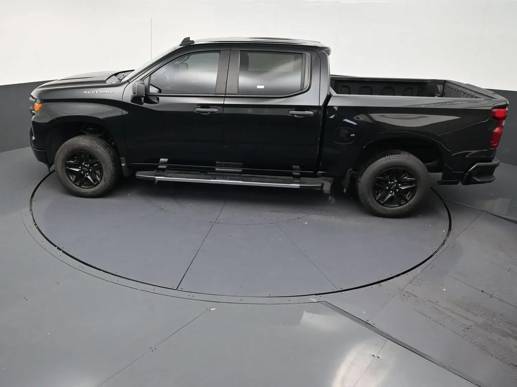 2024 Chevrolet Silverado 1500 Custom photo 12