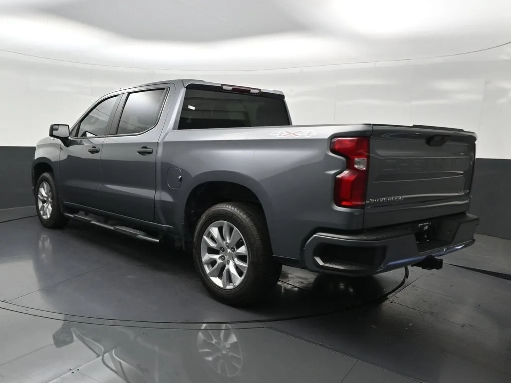 2022 Chevrolet Silverado 1500 LTD Custom photo 3