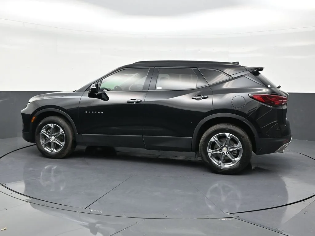 2024 Chevrolet Blazer 3LT photo 2