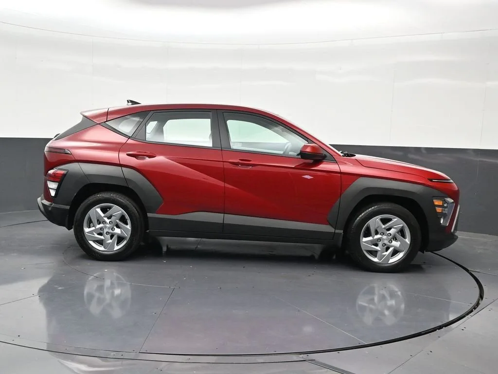2025 Hyundai Kona SE photo 7