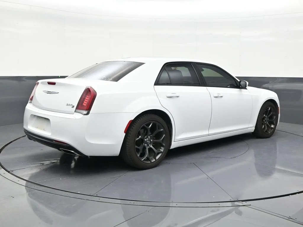 2020 Chrysler 300 300S photo 5
