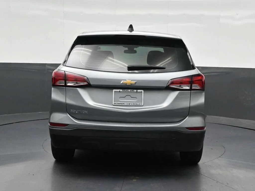 2023 Chevrolet Equinox LS photo 4