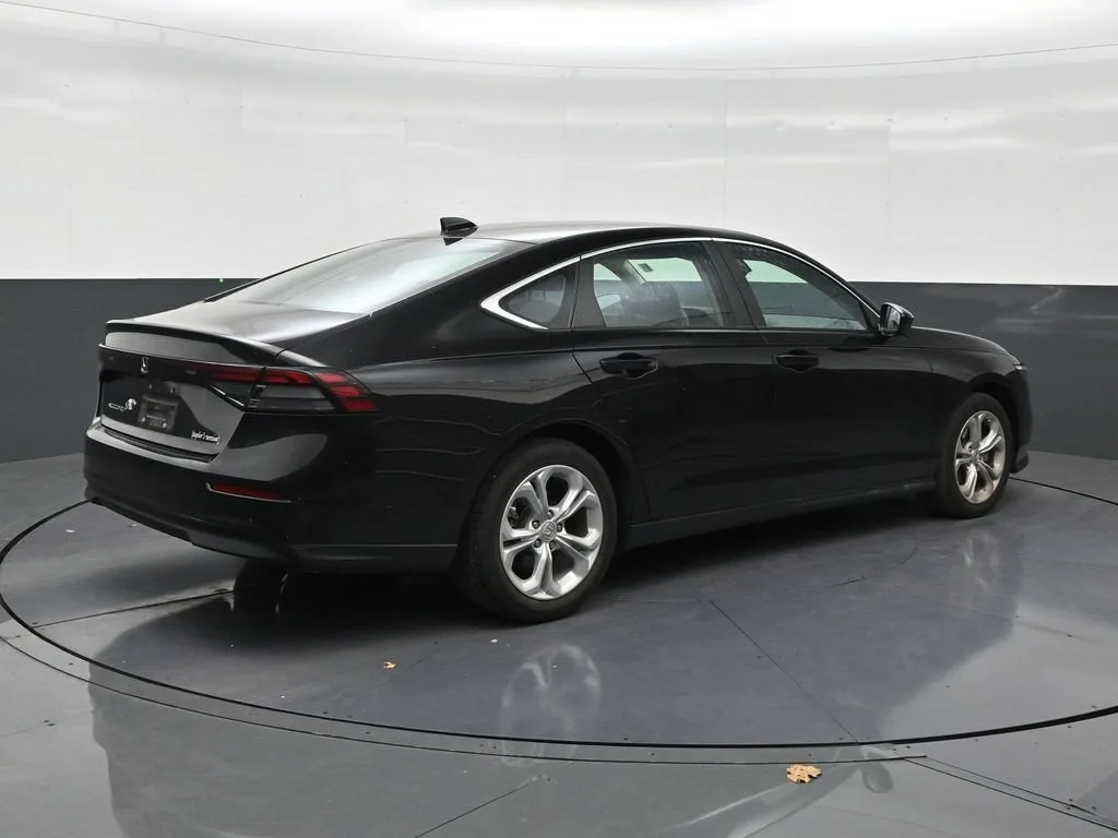2023 Honda Accord Sedan LX photo 5