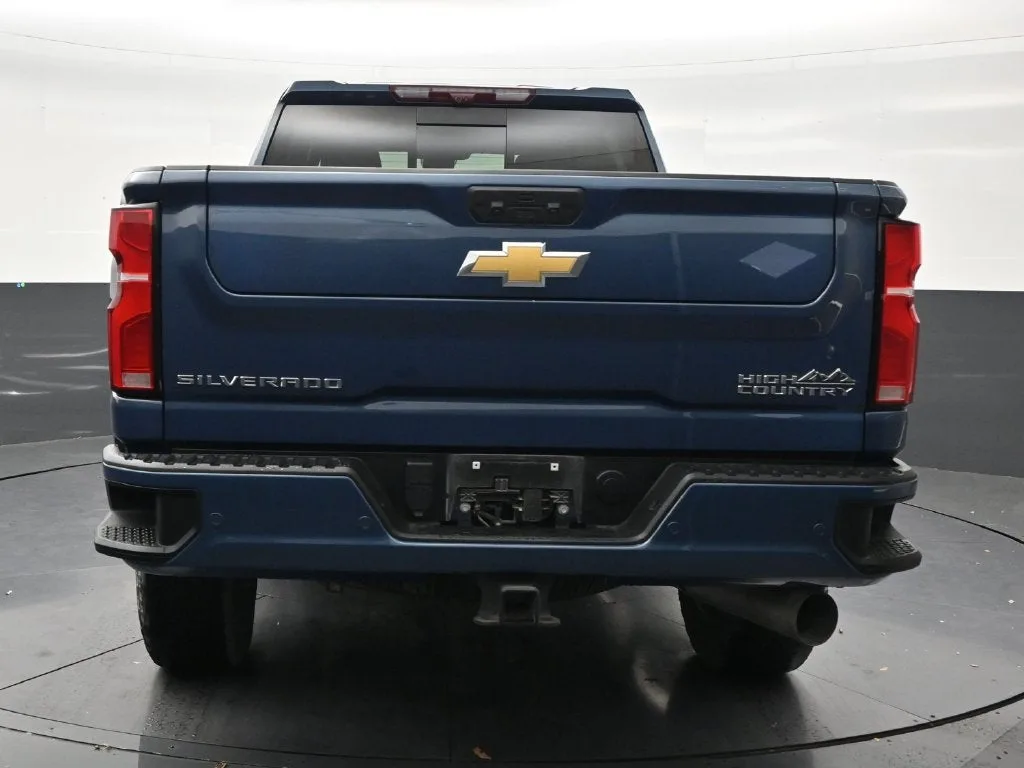 2025 Chevrolet Silverado 2500 HD High Country photo 4