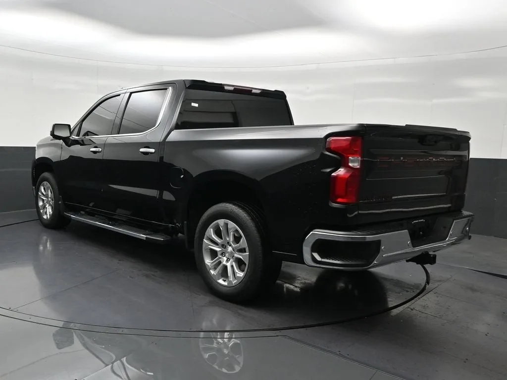 2024 Chevrolet Silverado 1500 LTZ photo 3