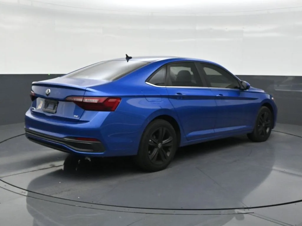 2023 Volkswagen Jetta SE photo 5