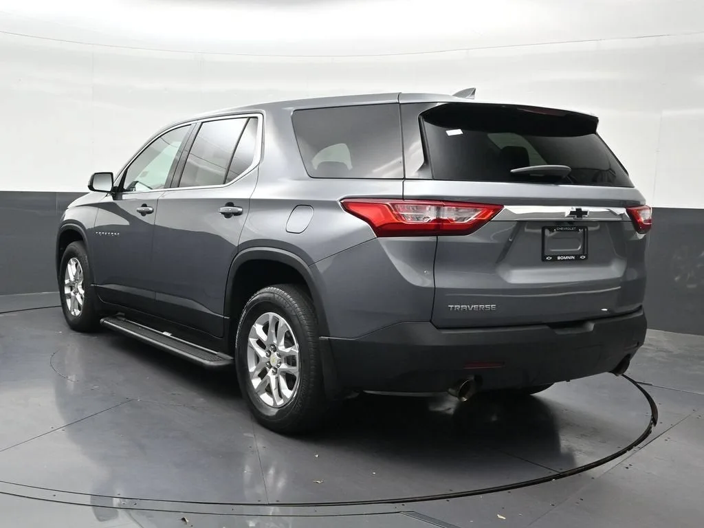 2020 Chevrolet Traverse LS photo 3