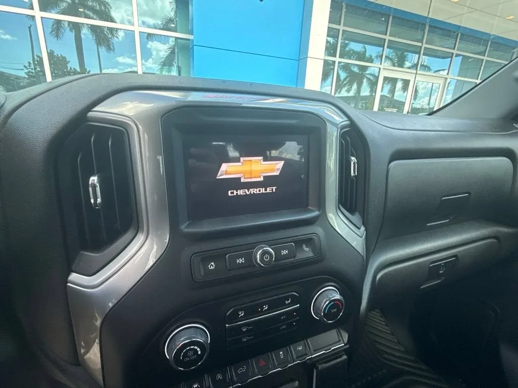 2024 Chevrolet Silverado 1500 Custom photo 11
