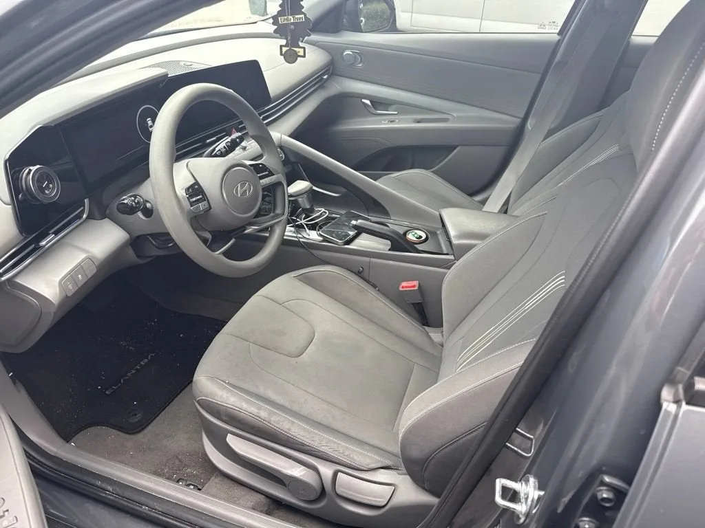 2024 Hyundai Elantra SEL photo 4
