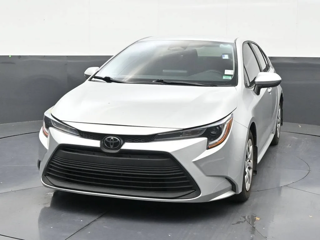 2024 Toyota Corolla LE photo 8