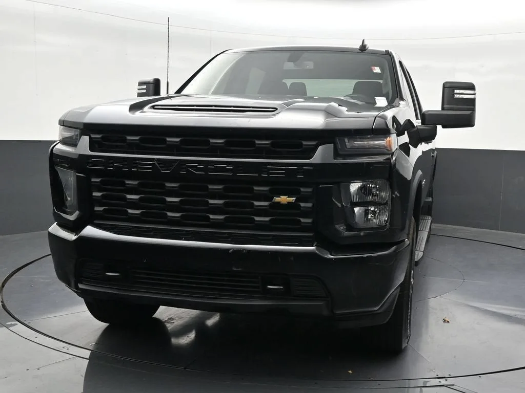 2021 Chevrolet Silverado 2500 HD Custom photo 2
