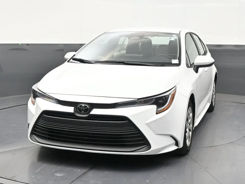 2025 Toyota Corolla LE photo 8