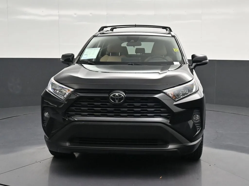 2020 Toyota RAV4 XLE photo 6