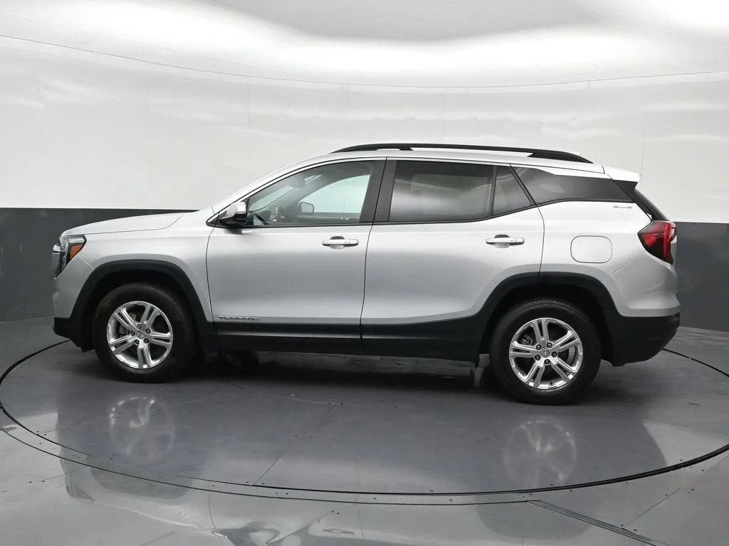 2022 GMC Terrain SLE photo 2