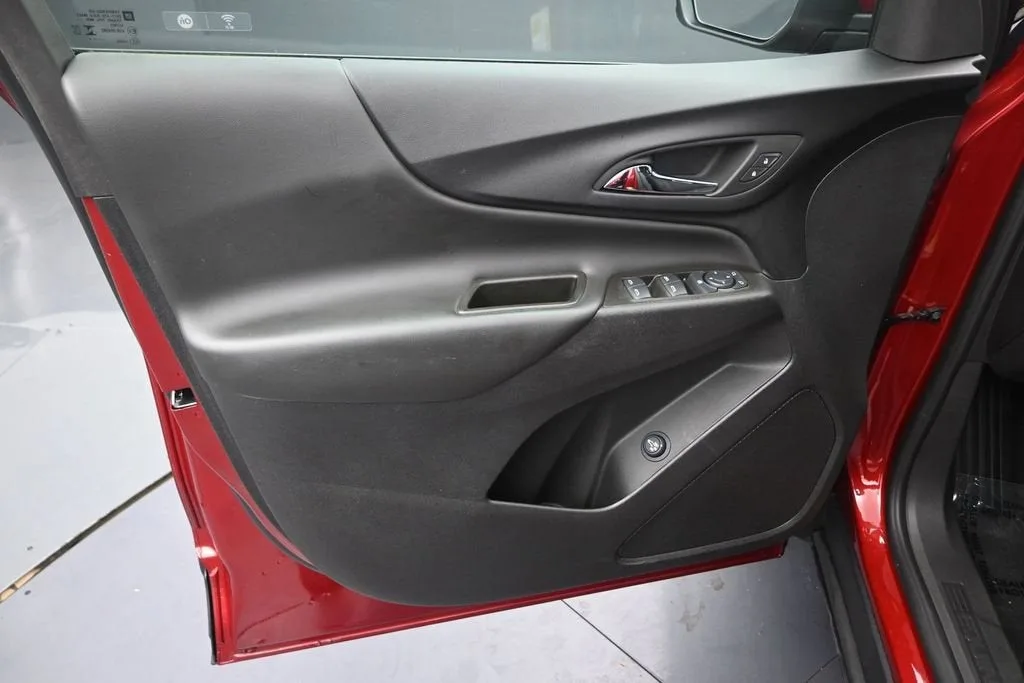 2024 Chevrolet Equinox LT photo 12