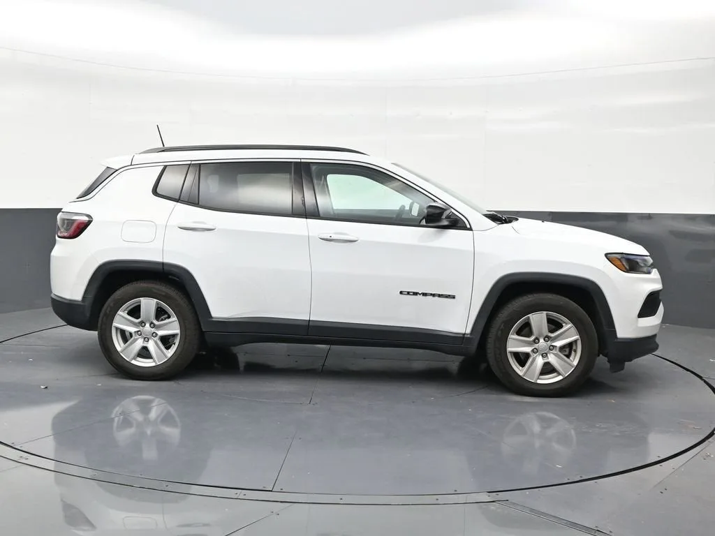 2022 Jeep Compass Latitude photo 6