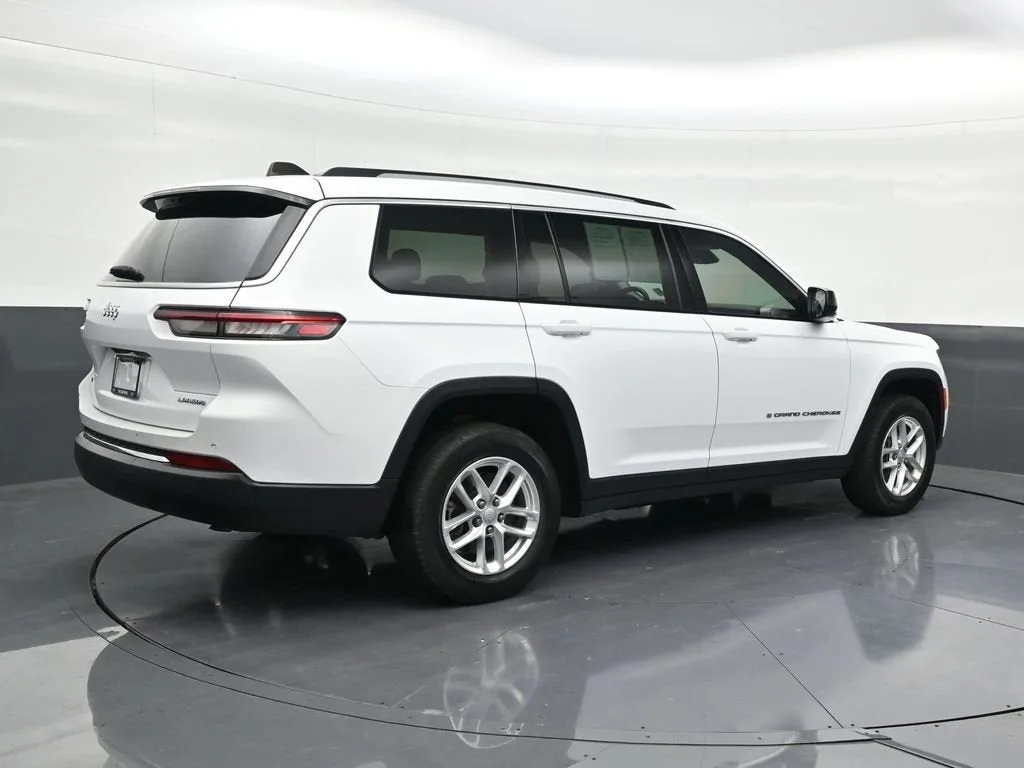 2023 Jeep Grand Cherokee L Laredo 4x2 photo 5