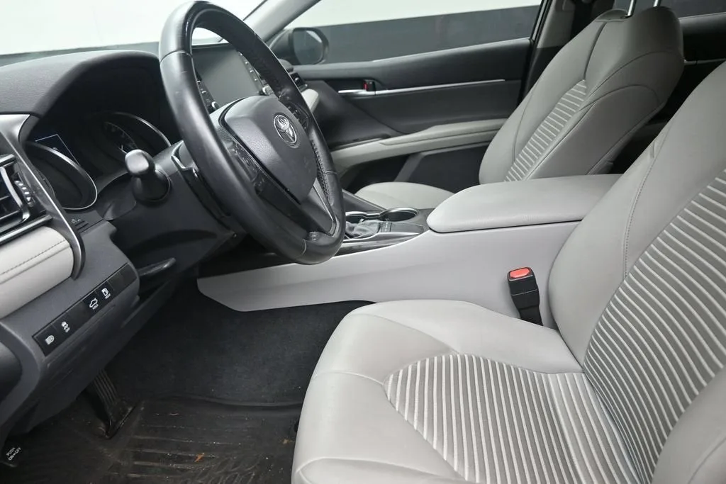 2022 Toyota Camry SE photo 12