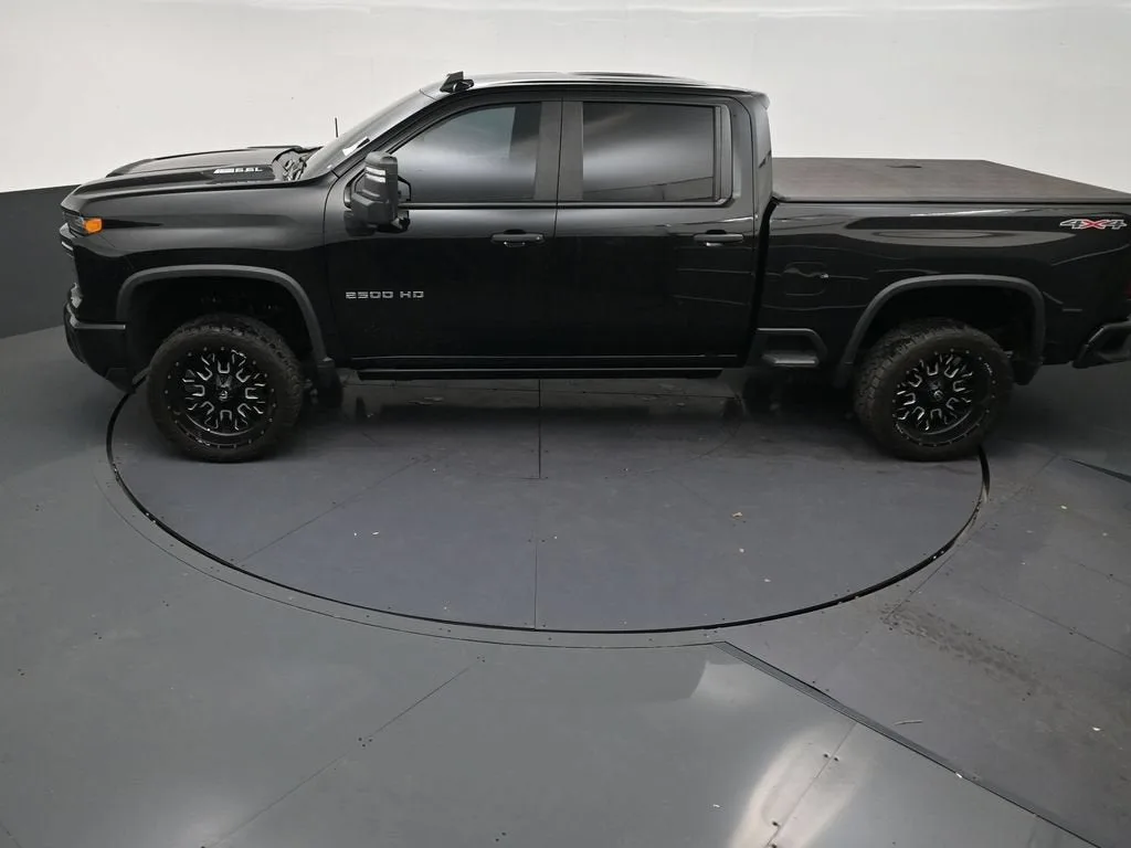 2025 Chevrolet Silverado 2500 HD Custom photo 12