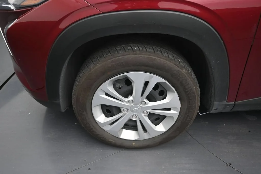 2025 Chevrolet Trax LS photo 9