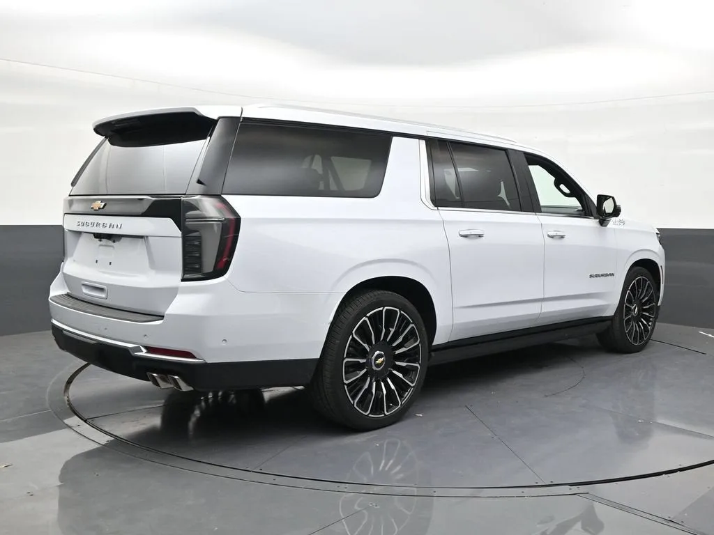2026 Chevrolet Suburban High Country photo 5