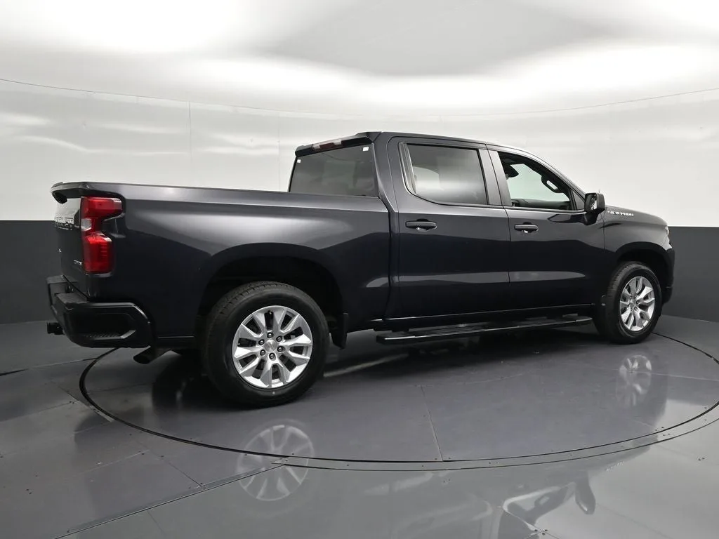 2023 Chevrolet Silverado 1500 Custom photo 3