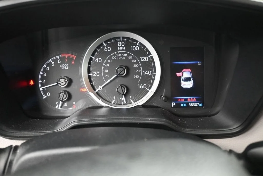 2021 Toyota Corolla LE photo 10